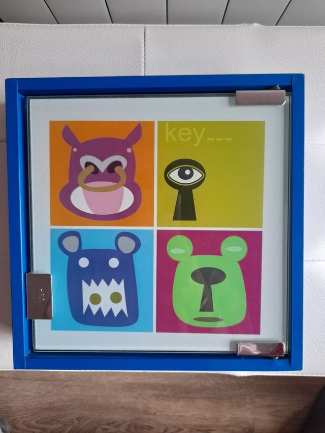 Caja metálica guarda llaves original