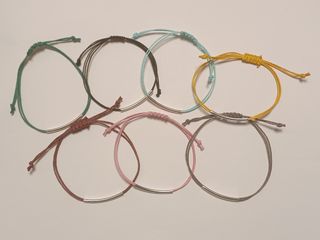 pulseras colores con detalle plateado 3 por 5