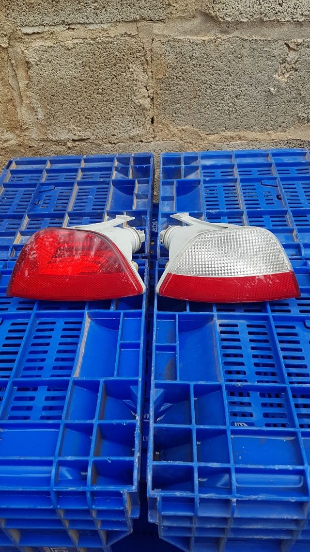 Pilotos Traseros antiniebla y marcha atras Ford