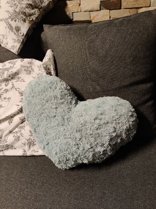 Cojín forma de corazón terciopelo (Ikea)