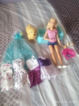 Barbie y sus perrito sorpresa.