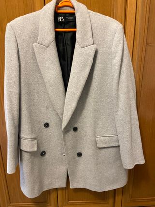 Abrigo gris Zara 