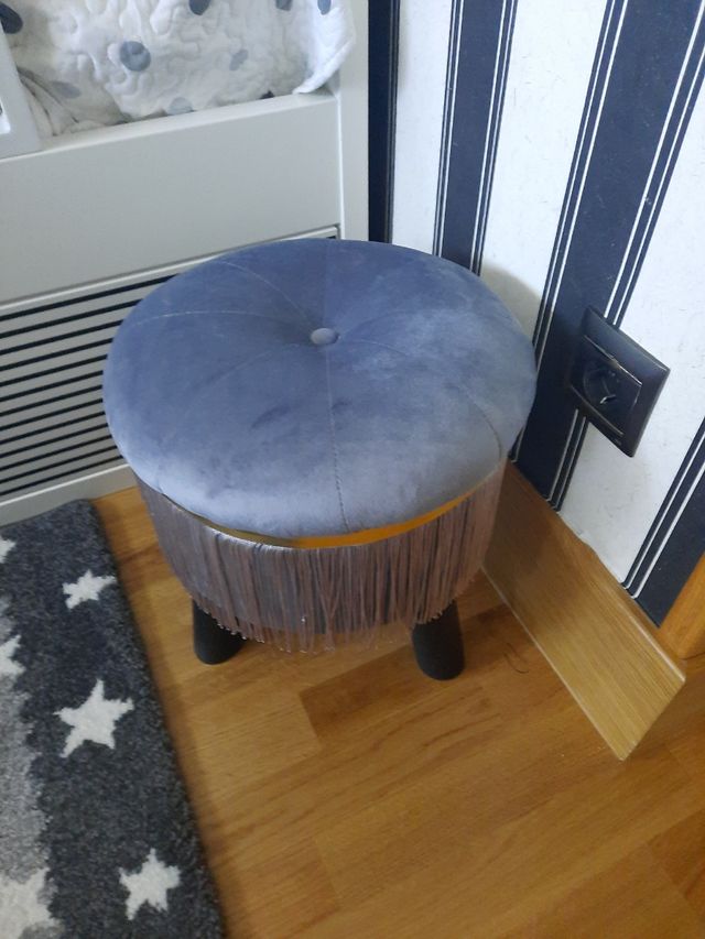 puff de terciopelo plateado