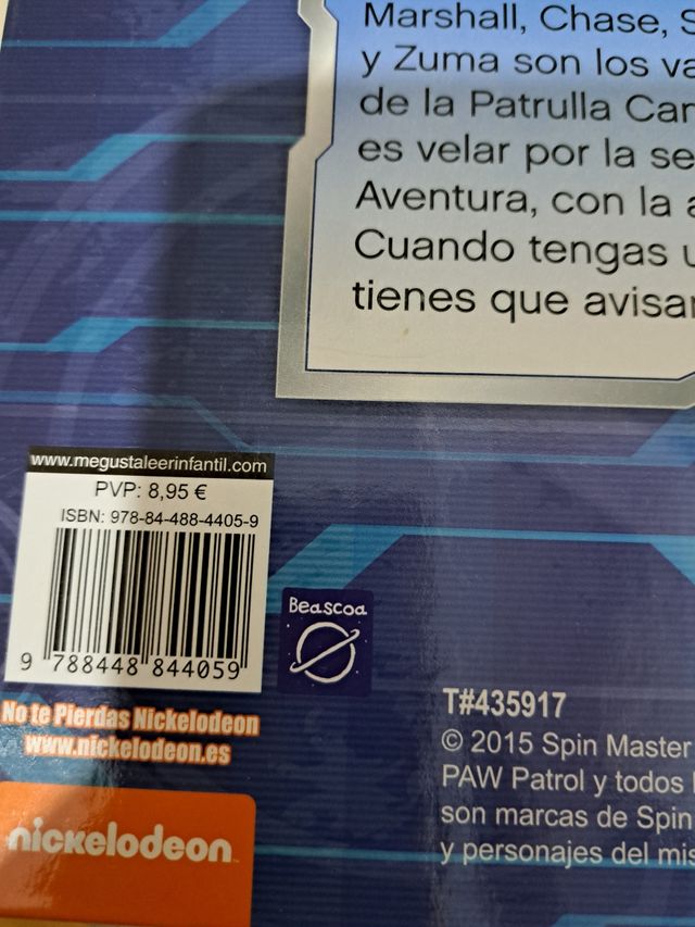 libros y muñeco Patrulla  Canina