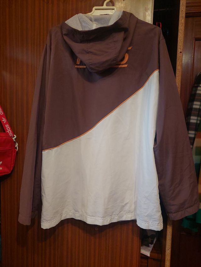 chaqueta tipo chándal