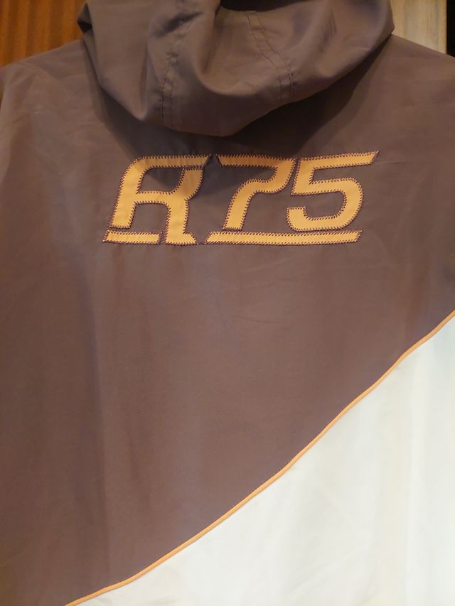 chaqueta tipo chándal