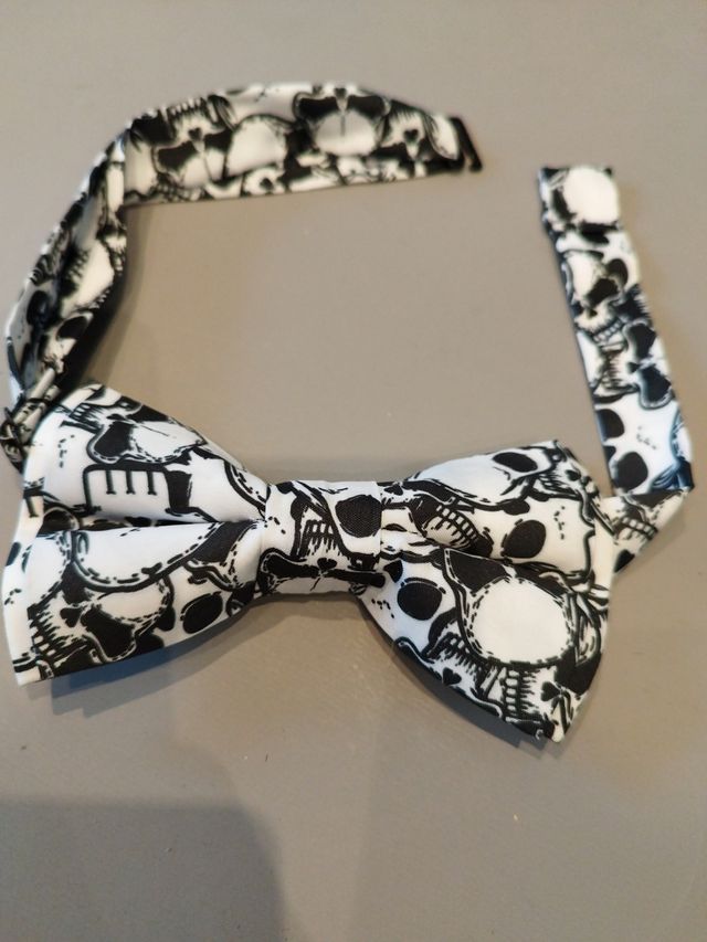 pajarita caballero calaveras