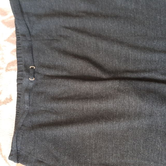 Pantalon punto gris merengo.