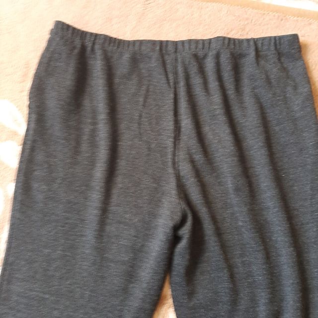 Pantalon punto gris merengo.