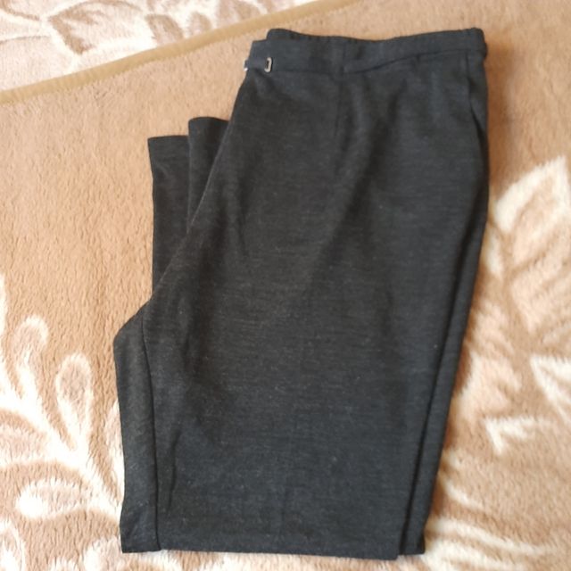 Pantalon punto gris merengo.