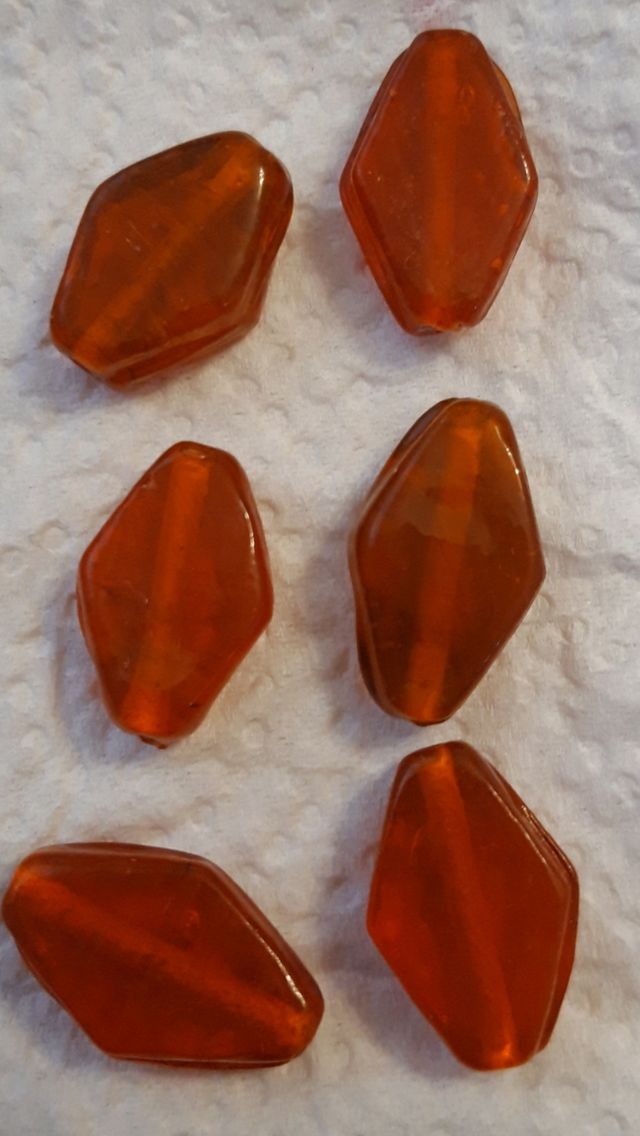 Pietre vetro marroncine forma rombo