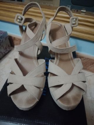 Sandalias tacon crema