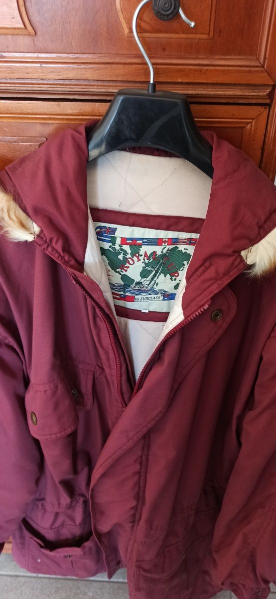 Parka con cappuccio con pelo