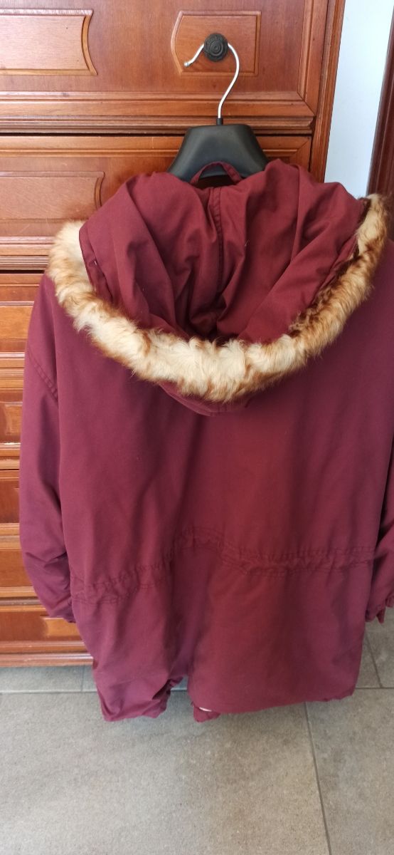 Parka con cappuccio con pelo