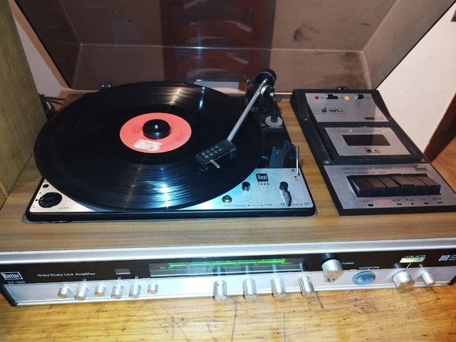 tocadiscos antiguo radio cassette