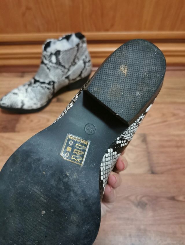 Botines imitacion serpiente