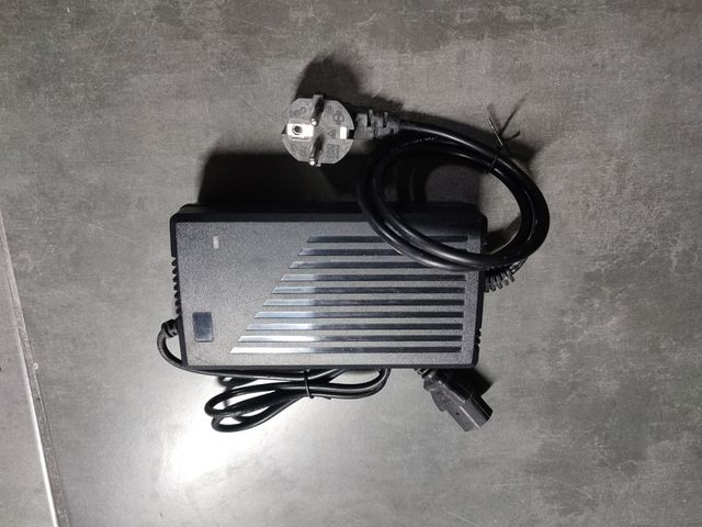 Alimentador cargador batería 72V 3A