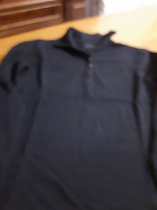 Suéter Benetton negro.