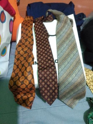🎁🎈 OCASIÓN,Lote 3 corbatas italianas ,,,5 €
