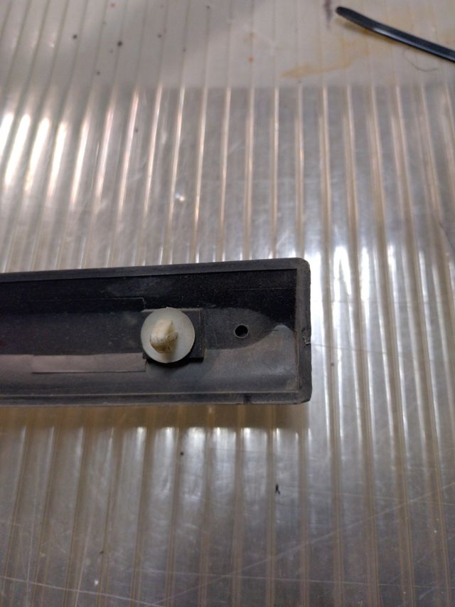 moldura hyundai accent puerta delantera derecha