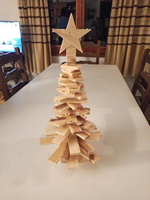 Árbol de madera pequeño