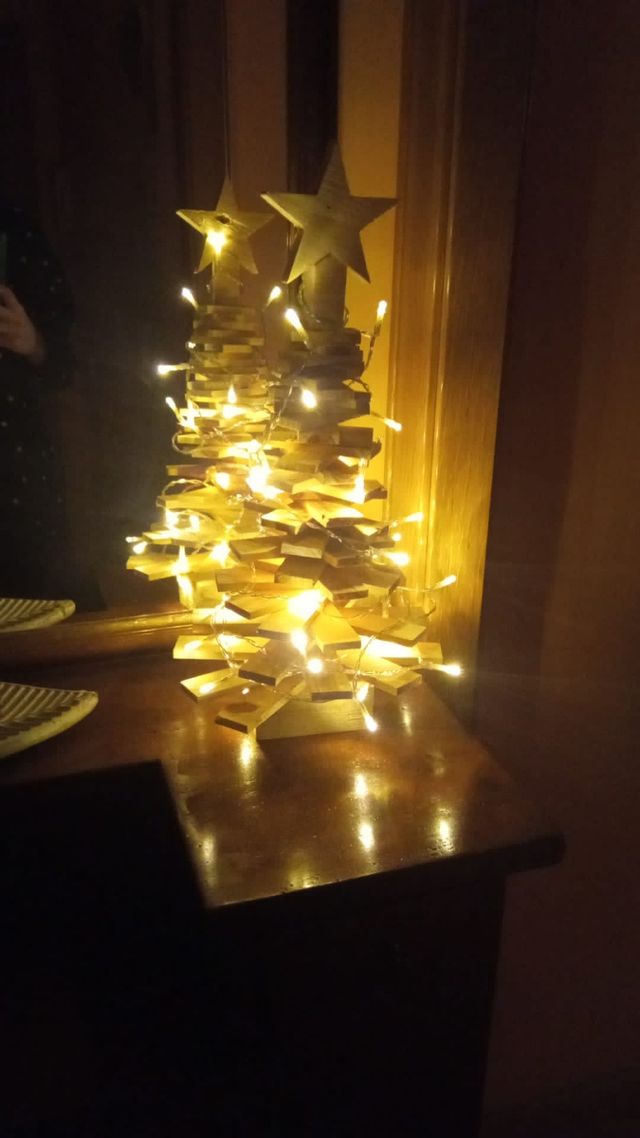 Árbol de madera pequeño