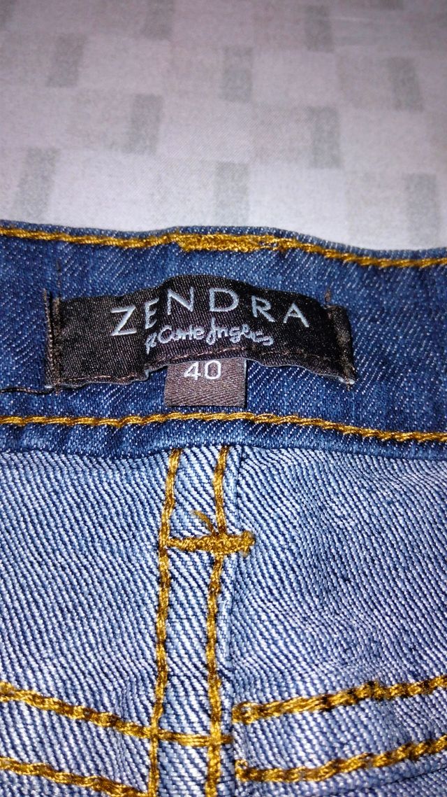 Faldas vaqueras , 3 € cada una .