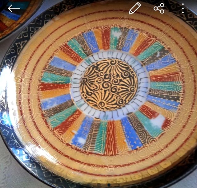 UN JUEGO TAZA Y PLATO DE LAS 1000 CARAS