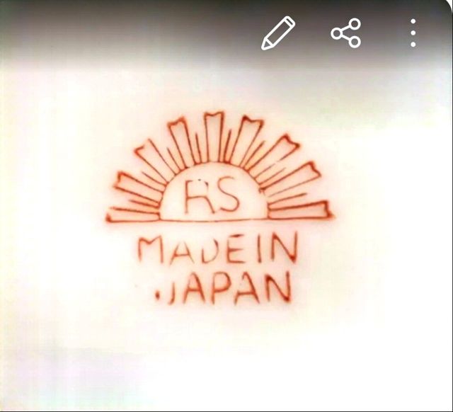 UN JUEGO TAZA Y PLATO DE LAS 1000 CARAS