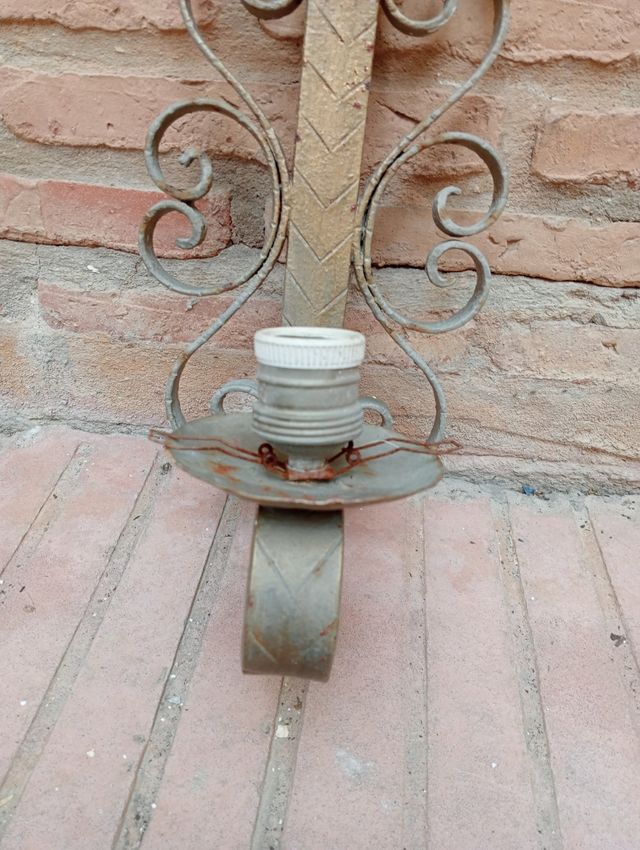 Se vende Aplique de hierro