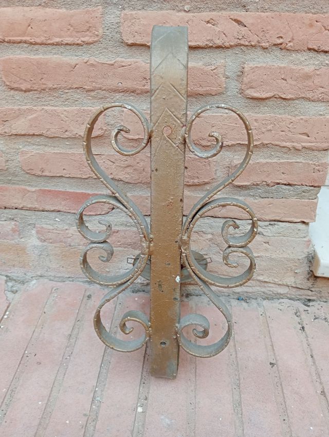Se vende Aplique de hierro