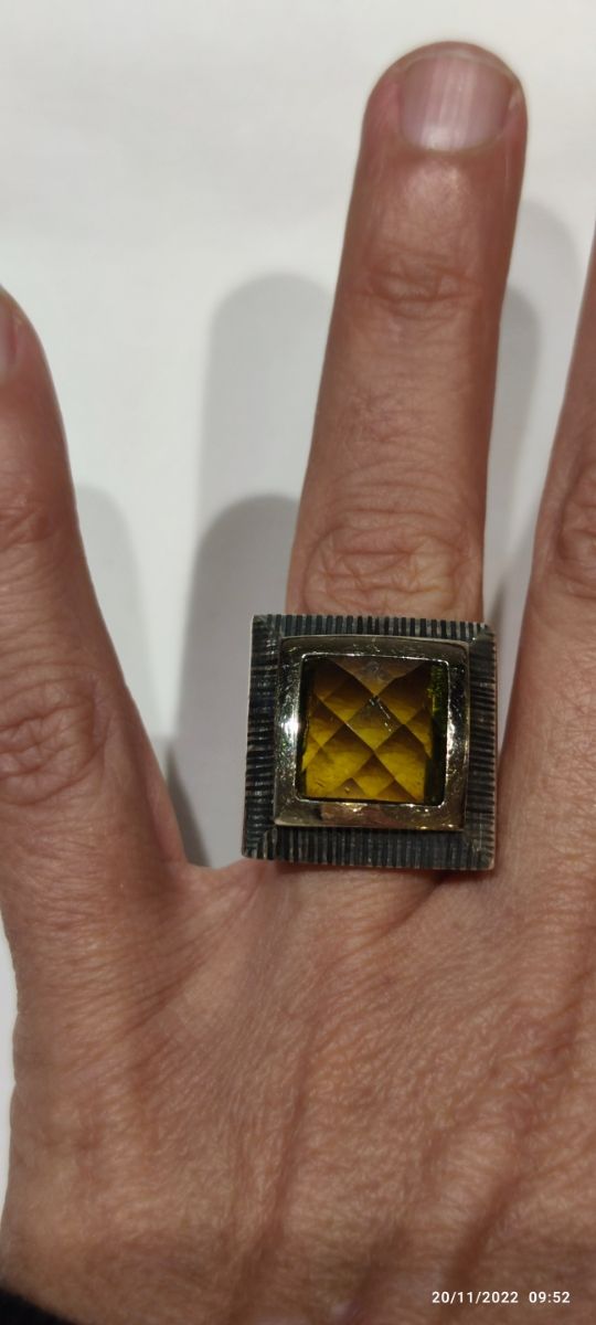 Anillo de plata Viceroy. De joyería.