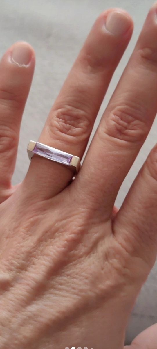 conjunto de colgante,  pendientes y anillo