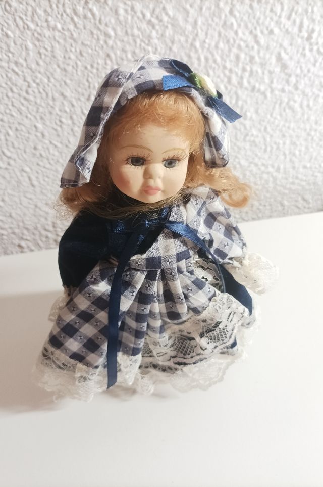 muñeca de porcelana