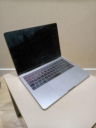 MacBook pro 13 inch apple