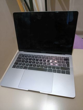 MacBook pro 13 inch apple
