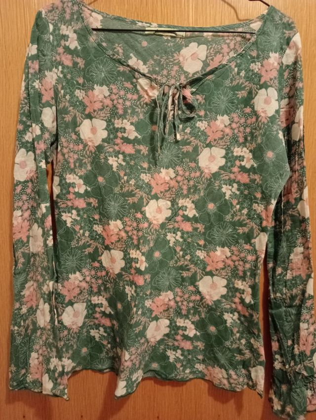 blusa estiva con stampa, maniche svasate.