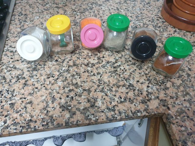 botes pequeños de cristal