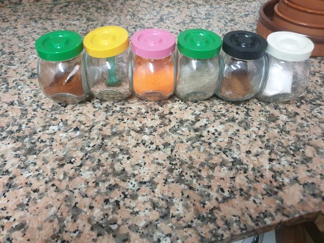 botes pequeños de cristal