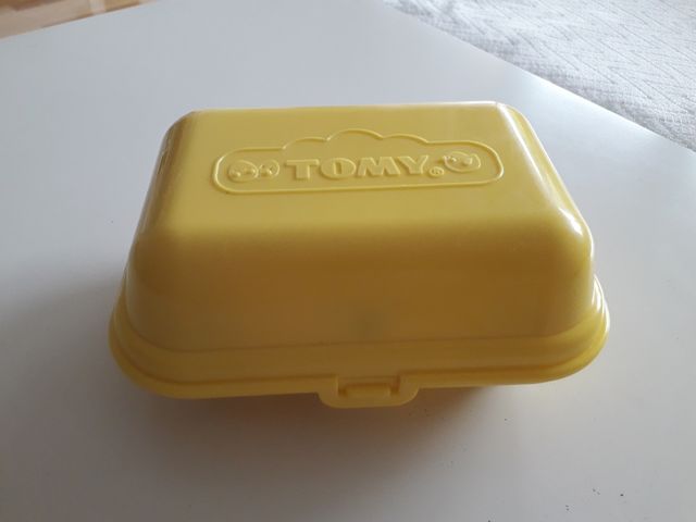 huevera Tomy huevos de colores