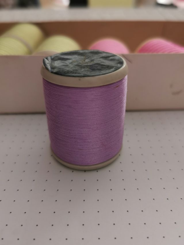 hilos para coser y bordar