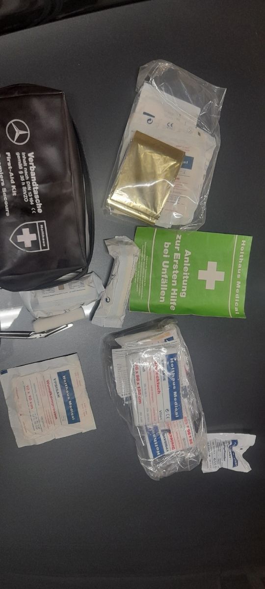 botiquín original mercedes 190 2.3 16v