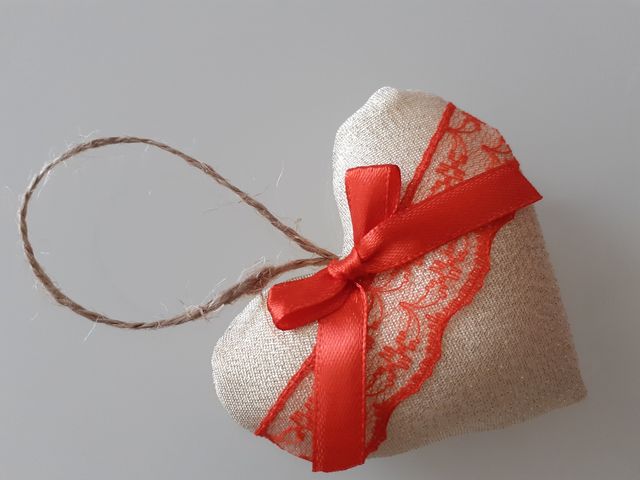 decorazioni natalizie 4 cuori oro con pizzo rosso