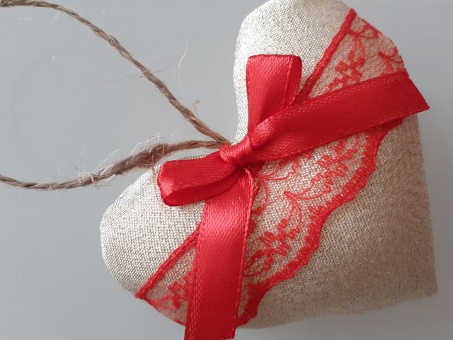 decorazioni natalizie 4 cuori oro con pizzo rosso