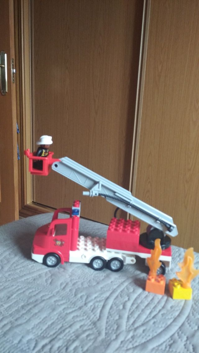 lego duplo camión de bomberos