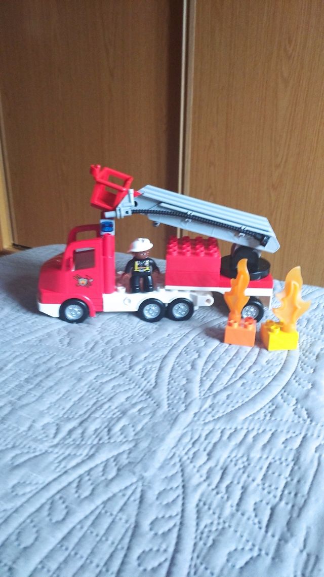 lego duplo camión de bomberos