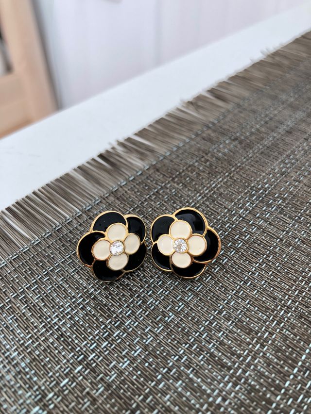 Pendientes estilo Chanel