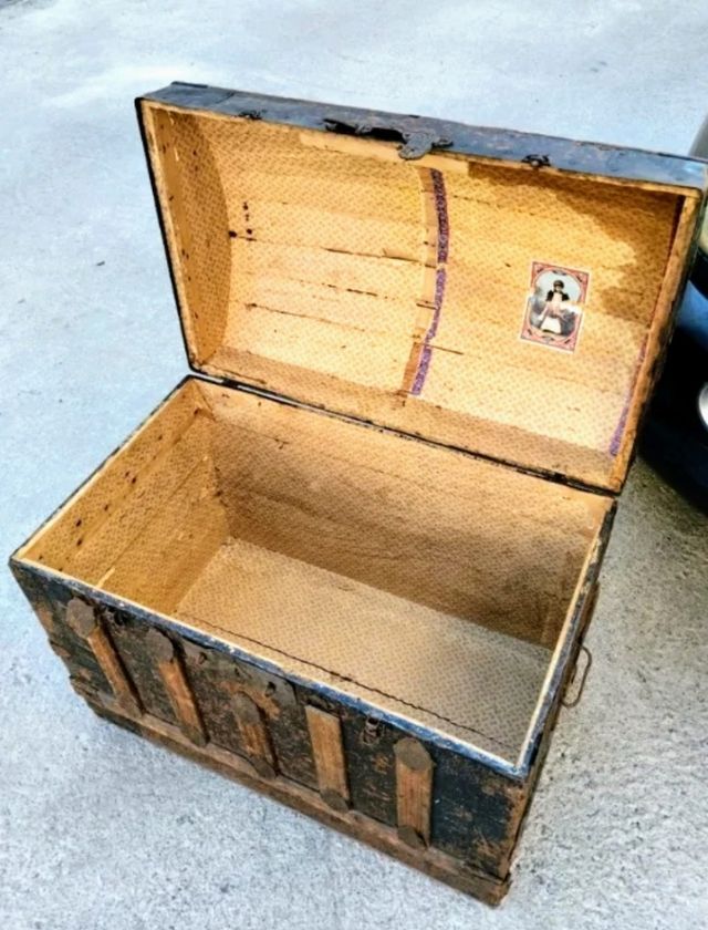 Gran Baúl Antiguo de madera maciza Restaurado si19