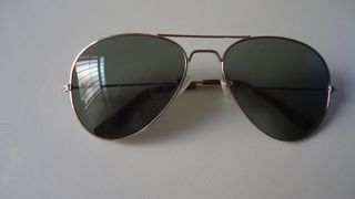 Gafas de sol aviador doradas