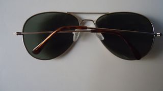 Gafas de sol aviador doradas